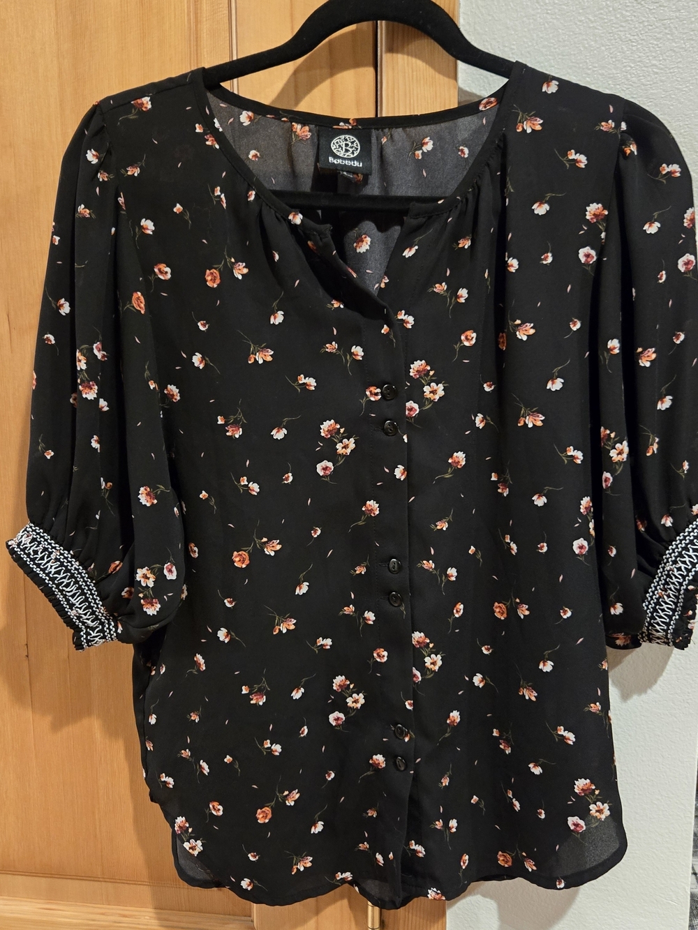 bobeau Black Floral Button-Front Blouse with Puff Sleeves